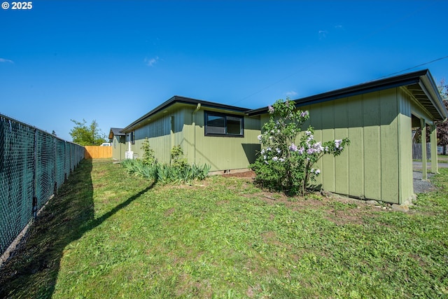 288 51st St, Springfield, OR 97478 - view of side of property featuring a lawn and fence