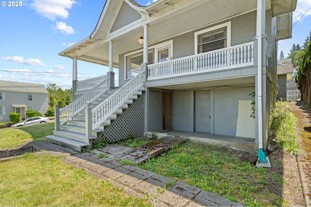 406 W C St, Rainier, OR 97048 - view of front facade with a porch, stairs, and a front yard