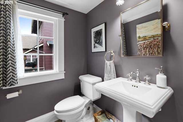 2006 SE 41st Ave, Portland, OR 97214 - bathroom featuring toilet and a sink