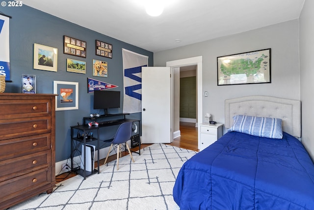 2006 SE 41st Ave, Portland, OR 97214 - bedroom with light wood finished floors, a desk, and baseboards