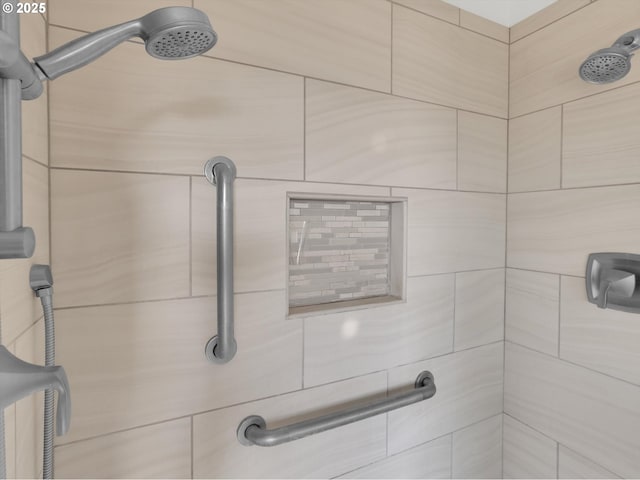 bathroom featuring tiled shower