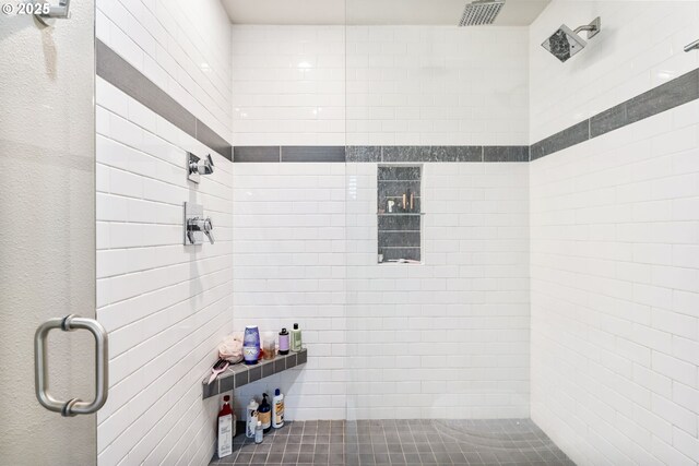 5200 SW Scholls Ferry Rd, Portland, OR 97225 - bathroom featuring visible vents and a tile shower