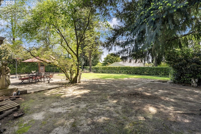 5200 SW Scholls Ferry Rd, Portland, OR 97225 - view of yard featuring fence and a patio area