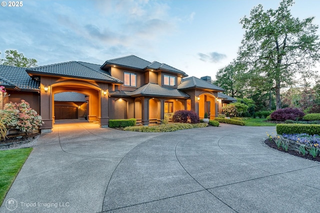 view of front facade featuring a garage