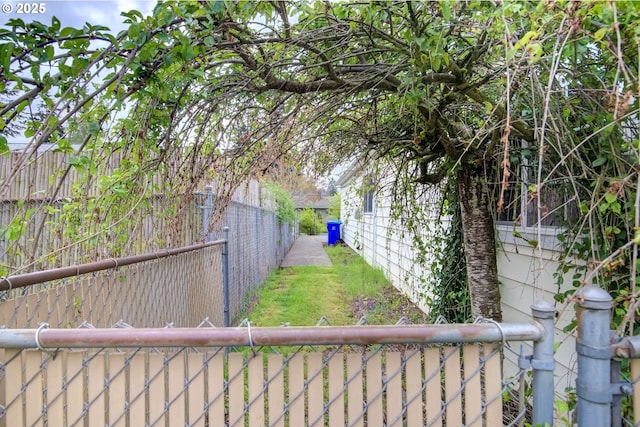 10525 SE Mitchell St, Portland, OR 97266 - view of yard