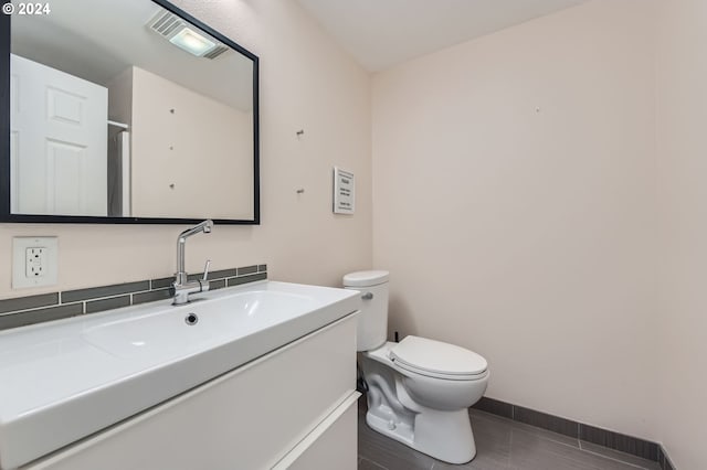 9116 N Willamette Blvd, Portland, OR 97203 - bathroom with toilet and vanity