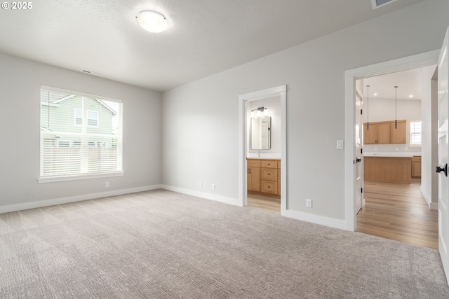 3237 Wildflower Dr, Springfield, OR 97478 - unfurnished bedroom with light carpet, ensuite bathroom, and recessed lighting