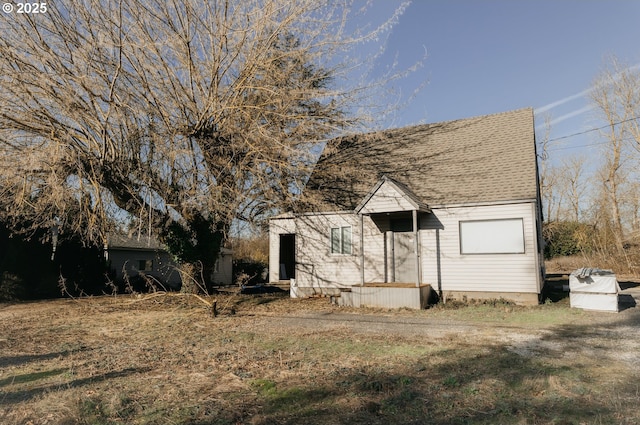 view of front of home with roof with shingles