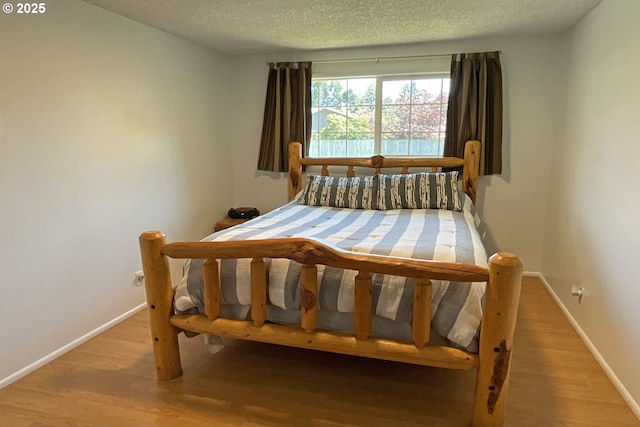 1082 Dondea St, Springfield, OR 97478 - bedroom featuring wood finished floors and a textured ceiling