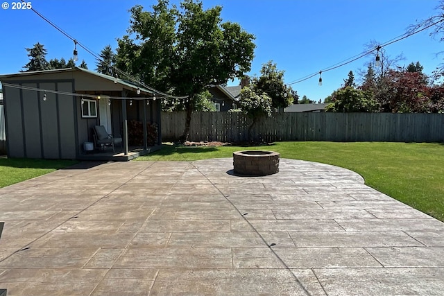 1082 Dondea St, Springfield, OR 97478 - fenced backyard with an outdoor fire pit and a patio area