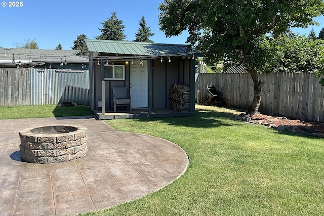 1082 Dondea St, Springfield, OR 97478 - fenced backyard with an outdoor fire pit, a patio, and an outdoor structure