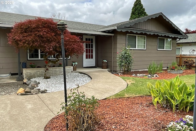 1082 Dondea St, Springfield, OR 97478 - view of front facade featuring board and batten siding and a shingled roof
