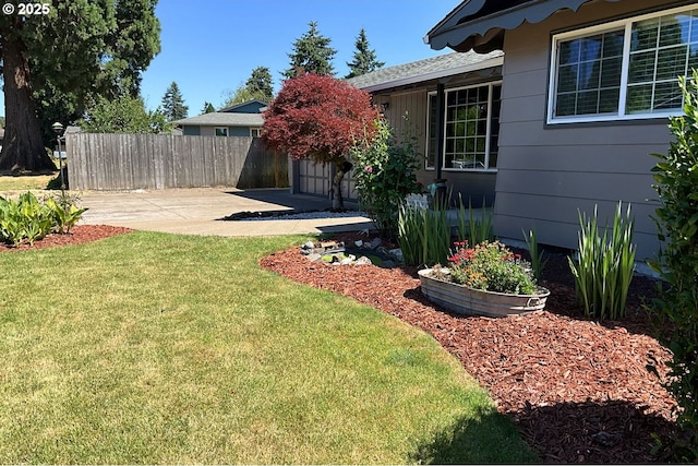 1082 Dondea St, Springfield, OR 97478 - view of yard with a patio and concrete driveway