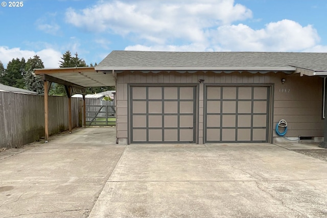 1082 Dondea St, Springfield, OR 97478 - garage featuring driveway