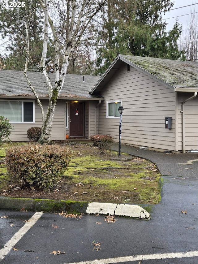 11255 SW Springwood Dr, Portland, OR 97223 - ranch-style house with uncovered parking