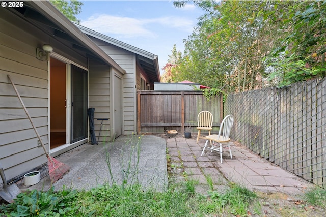 11255 SW Springwood Dr, Portland, OR 97223 - fenced backyard with a patio