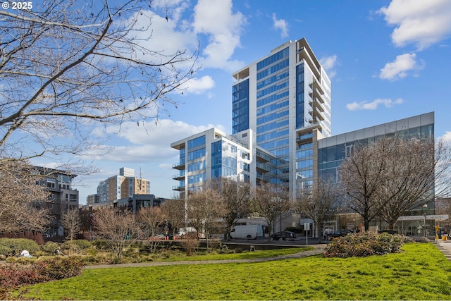 surrounding community featuring a lawn and a city view