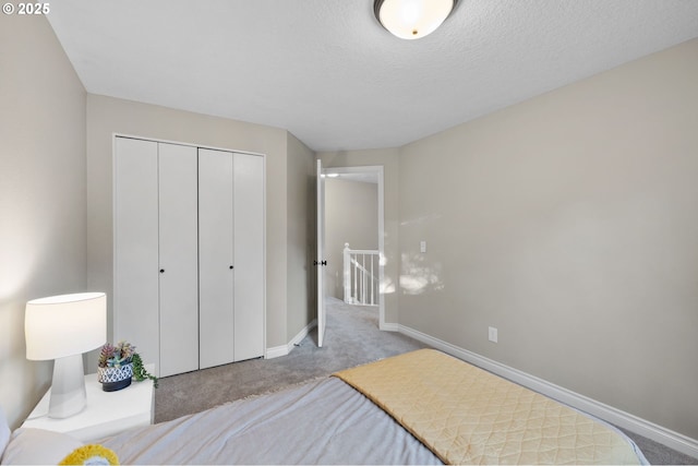 15421 SW Thurston Ln, Portland, OR 97224 - bedroom featuring carpet flooring, baseboards, a closet, and a textured ceiling