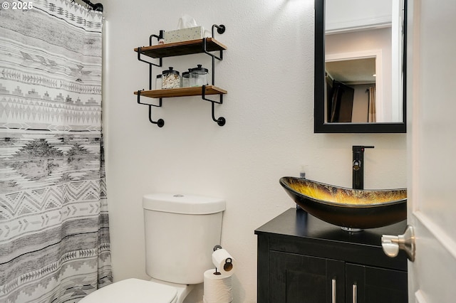 bathroom with vanity, a shower with shower curtain, and toilet