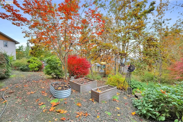 6018 Fernhill Loop, Springfield, OR 97478 - view of yard featuring a garden