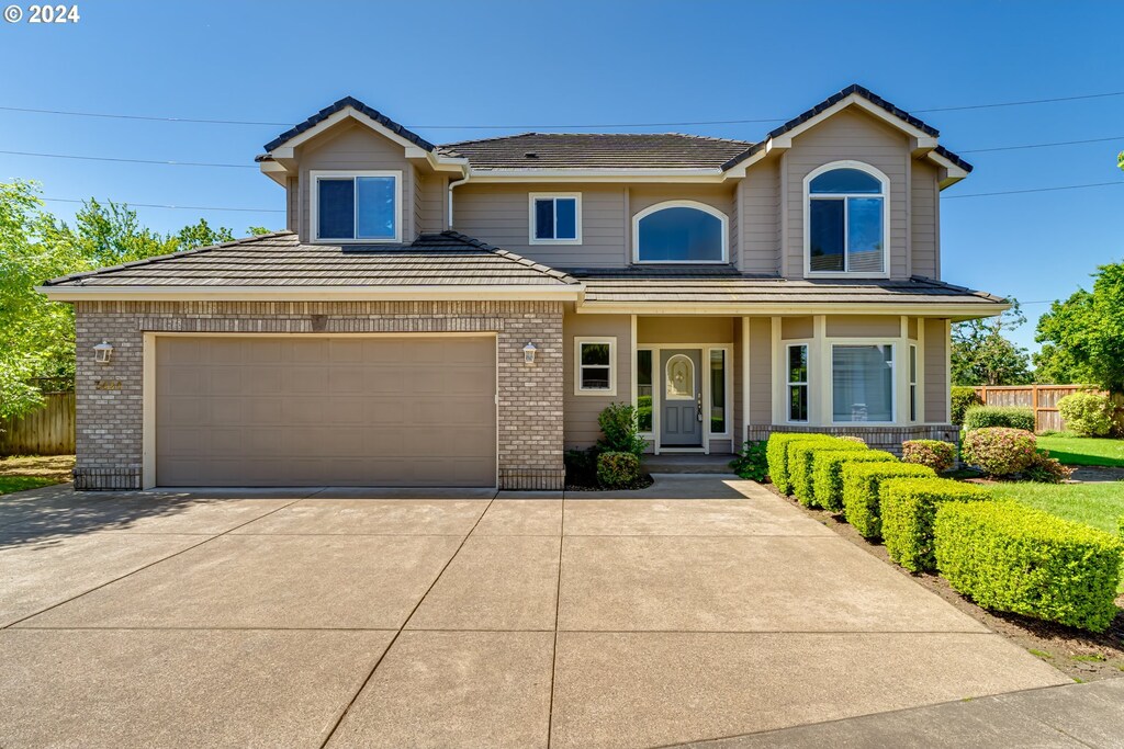 3424 River Pointe Dr, Eugene, OR 97408 - view of front of house with a garage