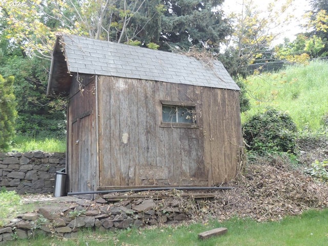 view of outbuilding