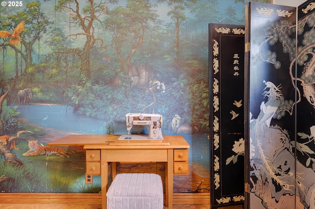 7814 N Wall Ave, Portland, OR 97203 - detailed view of wallpapered walls