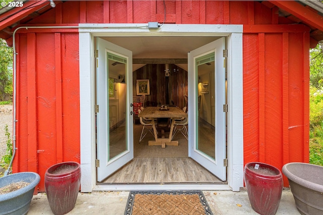 37459 Boulder Flat Ln, Halfway, OR 97834 - property entrance with board and batten siding