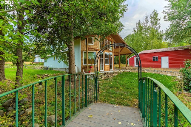 37459 Boulder Flat Ln, Halfway, OR 97834 - wooden deck with a yard