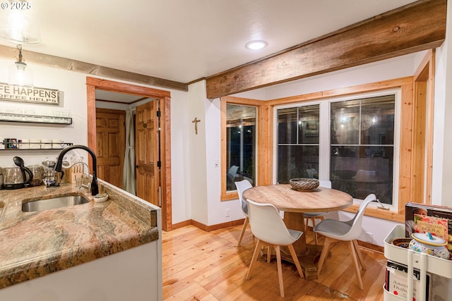 37459 Boulder Flat Ln, Halfway, OR 97834 - dining room featuring light wood-style floors, baseboards, recessed lighting, and wet bar