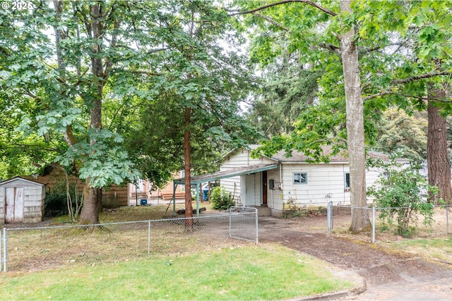 274 Senate St NW, Salem, OR 97304 - view of front facade featuring a carport