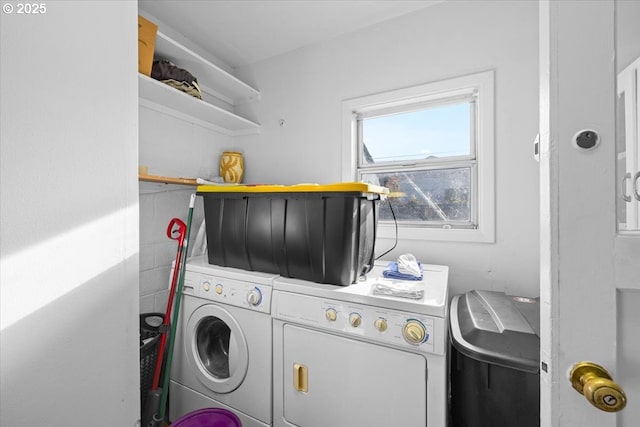 1711 Prune St, Medford, OR 97501 - laundry room with washing machine and clothes dryer and laundry area