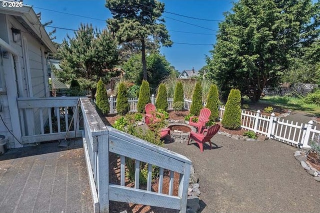 view of yard featuring fence and a fire pit