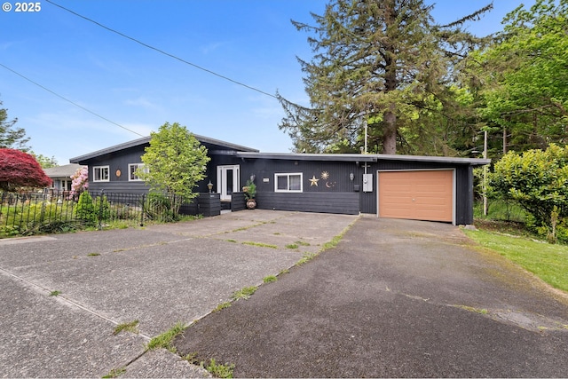 404 Chinook Ave, Astoria, OR 97103 - mid-century modern home featuring asphalt driveway and a garage