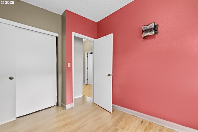 404 Chinook Ave, Astoria, OR 97103 - unfurnished bedroom with wood finished floors, a closet, and baseboards