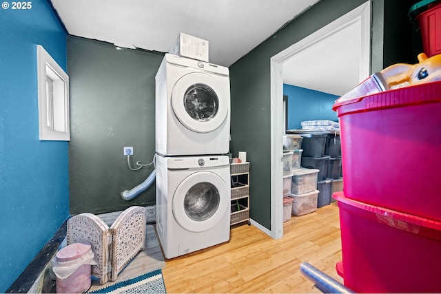 404 Chinook Ave, Astoria, OR 97103 - laundry room with stacked washer and clothes dryer and wood finished floors
