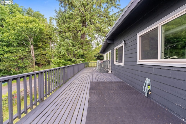 404 Chinook Ave, Astoria, OR 97103 - view of wooden deck
