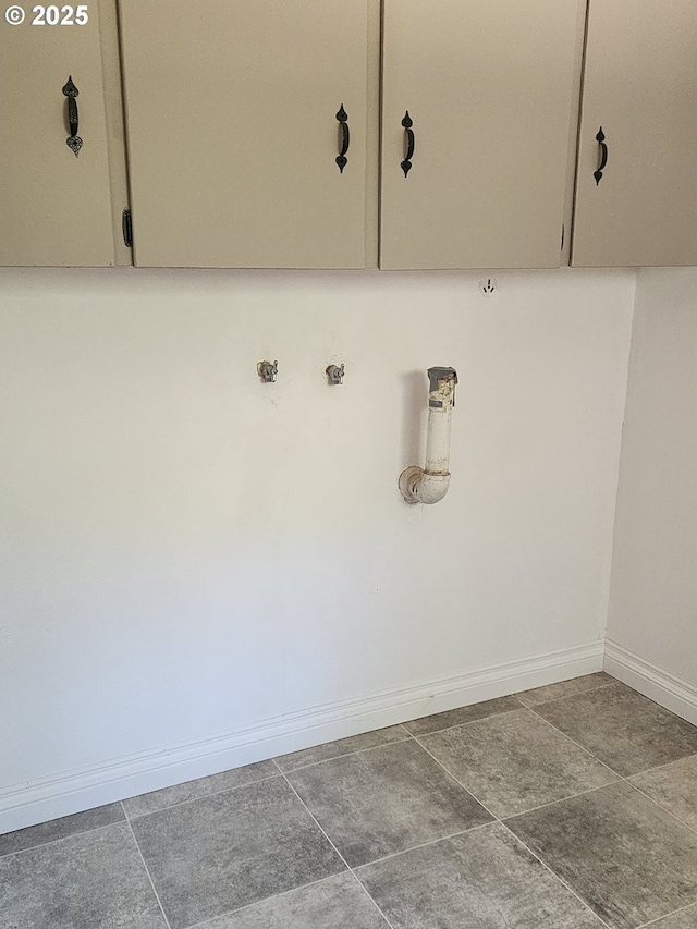 544 Lou Gray Dr, Myrtle Creek, OR 97457 - laundry area with baseboards