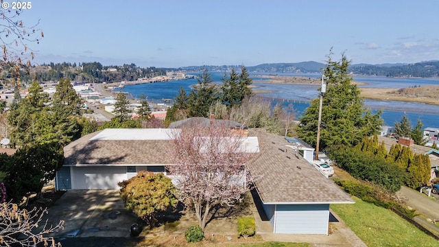 546 W Fir Ave, Coos Bay, OR 97420 - drone / aerial view with a water view