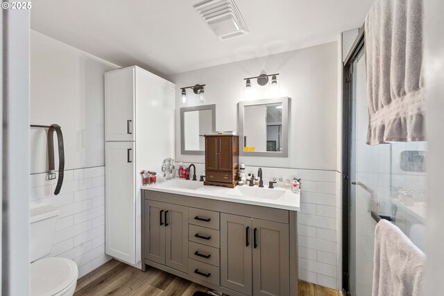 546 W Fir Ave, Coos Bay, OR 97420 - full bath with tile walls, visible vents, and a sink