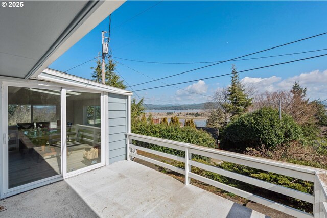 546 W Fir Ave, Coos Bay, OR 97420 - view of balcony
