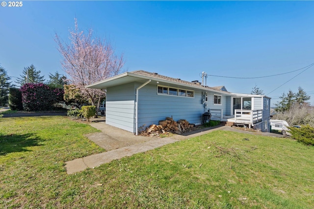 546 W Fir Ave, Coos Bay, OR 97420 - view of front of home with a front yard