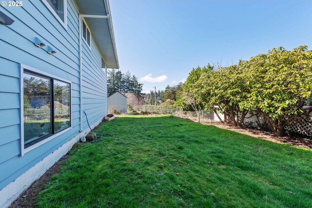 546 W Fir Ave, Coos Bay, OR 97420 - view of yard featuring a fenced backyard