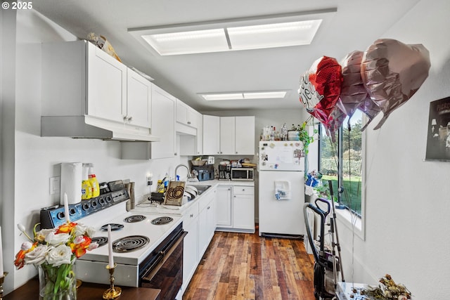 546 W Fir Ave, Coos Bay, OR 97420 - kitchen featuring white appliances, wood finished floors, light countertops, white cabinets, and under cabinet range hood
