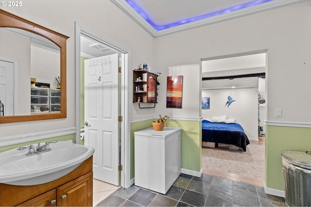 579 S Schooner Creek Rd, Lincoln City, OR 97367 - bathroom featuring vanity, baseboards, and ensuite bath