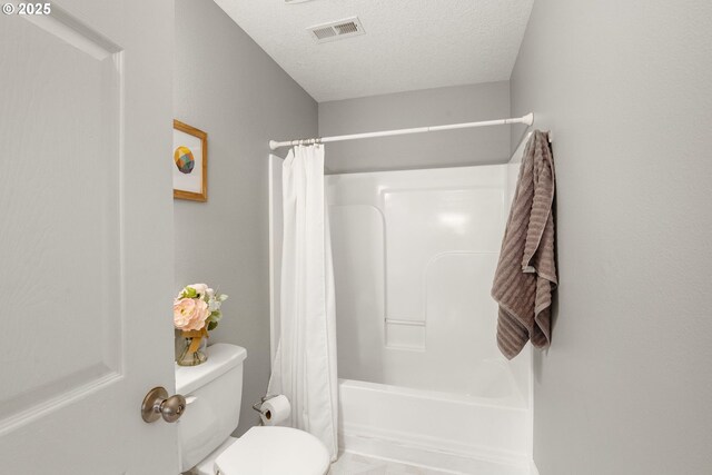 full bathroom featuring a textured ceiling, toilet, and shower / bathtub combination with curtain