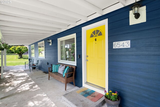 doorway to property with covered porch