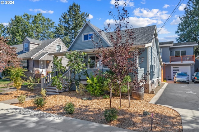 view of front of house with a porch and driveway