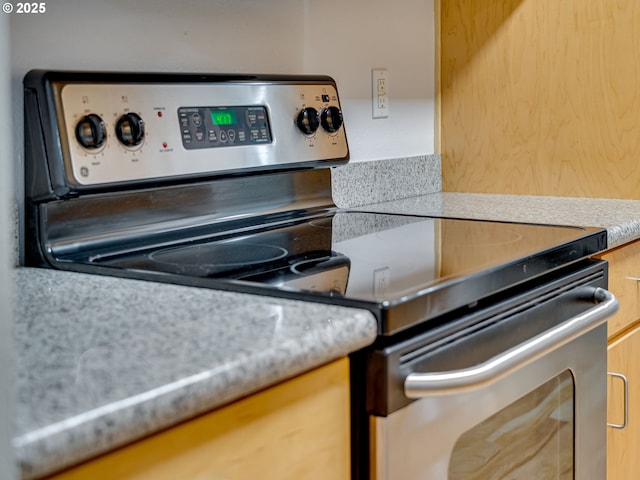 10800 SE 17th Cir Unit M141, Vancouver, WA 98664 - kitchen featuring stainless steel electric range oven and light countertops