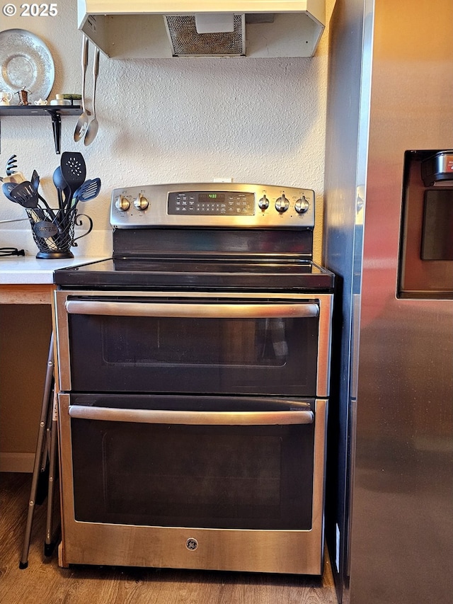 room details with double oven range and extractor fan